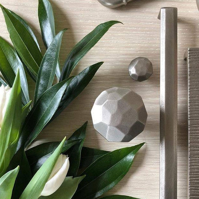 Sun Valley Bronze Contemporary Cabinet Pull | CK-9313